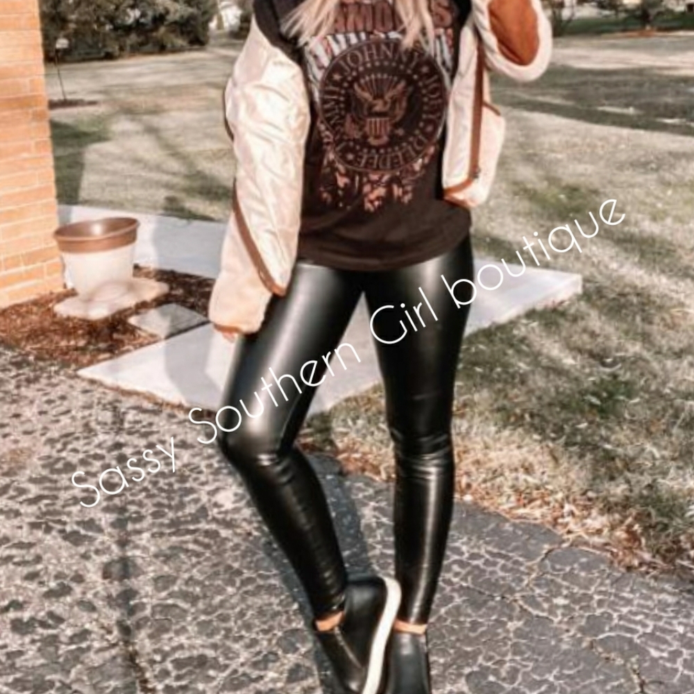⭐🆕 Assets by SPANX all over black leggings